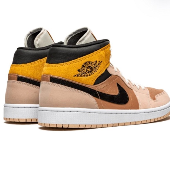 NEW Women’s Nike Air Jordan 1 Mid SE Particle Beige Size: 6 - Picture 2 of 8